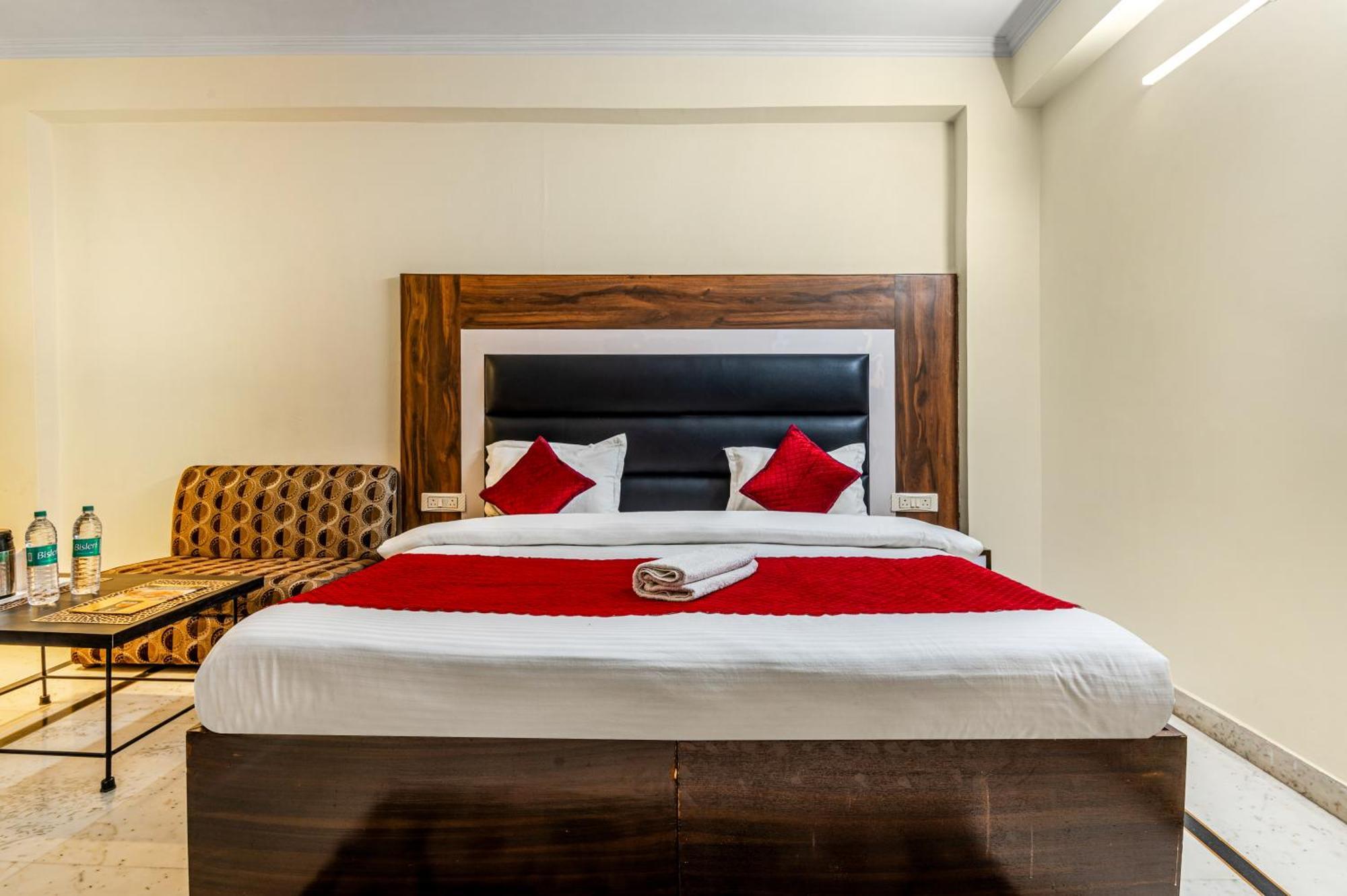 Hotel Nice Palace Delhi  Buitenkant foto