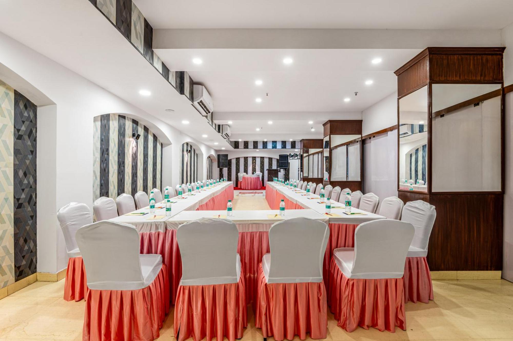 Hotel Nice Palace Delhi  Buitenkant foto