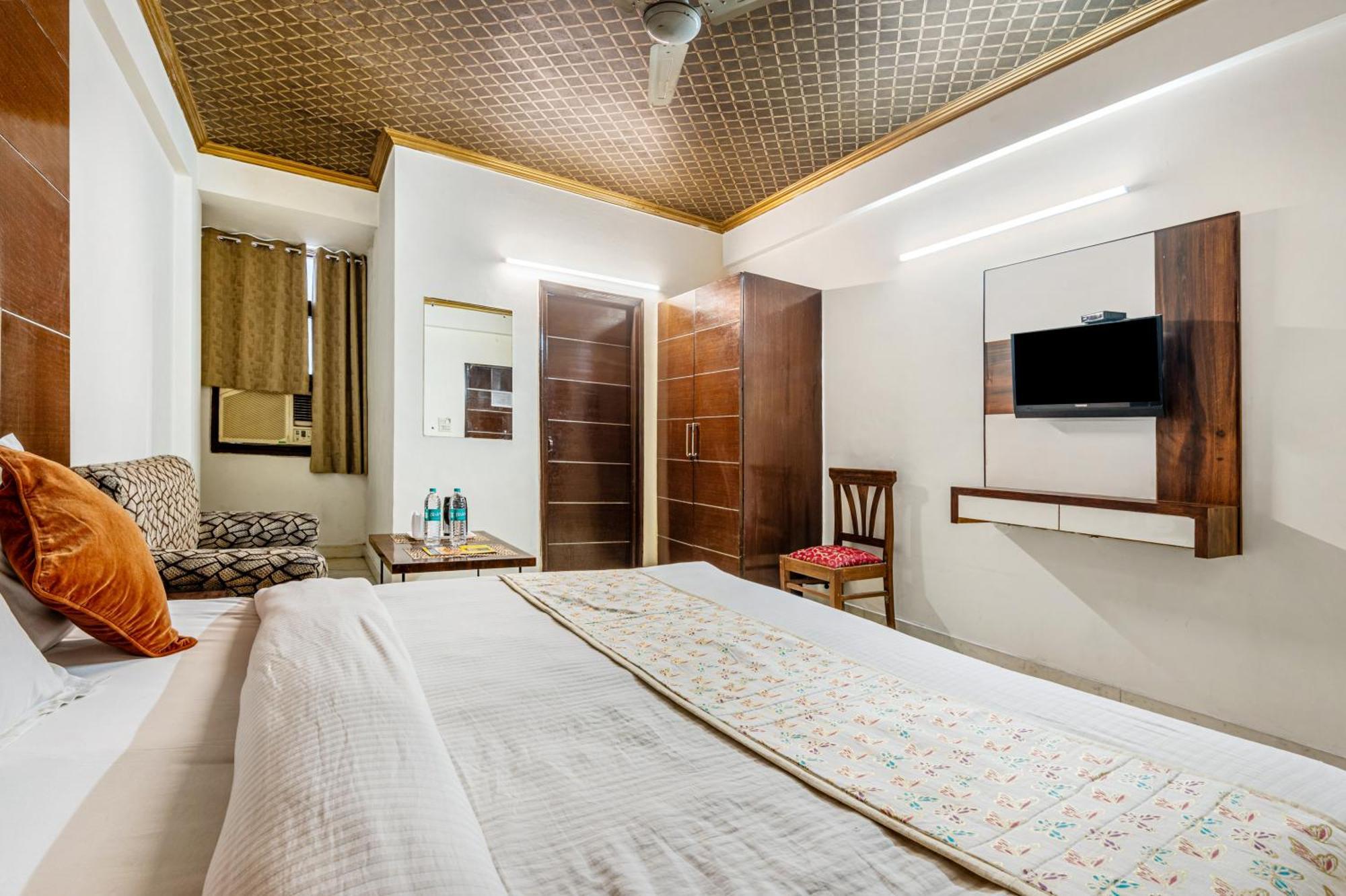Hotel Nice Palace Delhi  Buitenkant foto