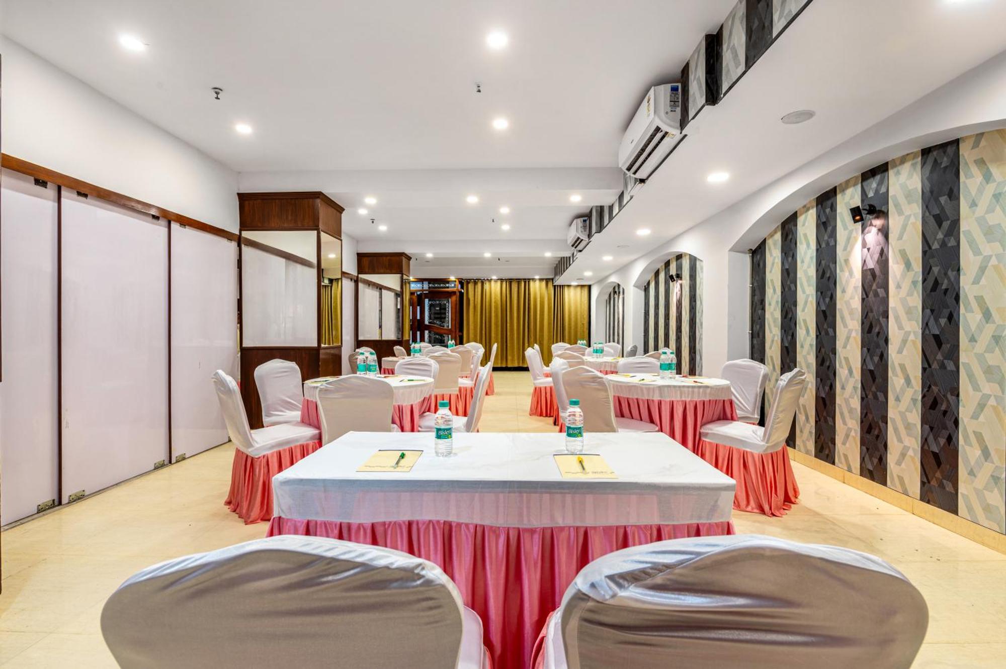 Hotel Nice Palace Delhi  Buitenkant foto