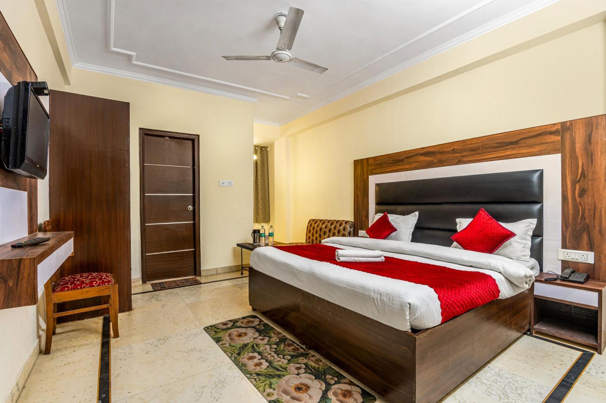 Hotel Nice Palace Delhi  Buitenkant foto