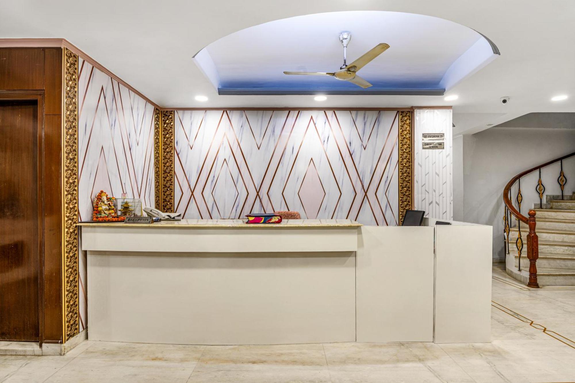 Hotel Nice Palace Delhi  Buitenkant foto