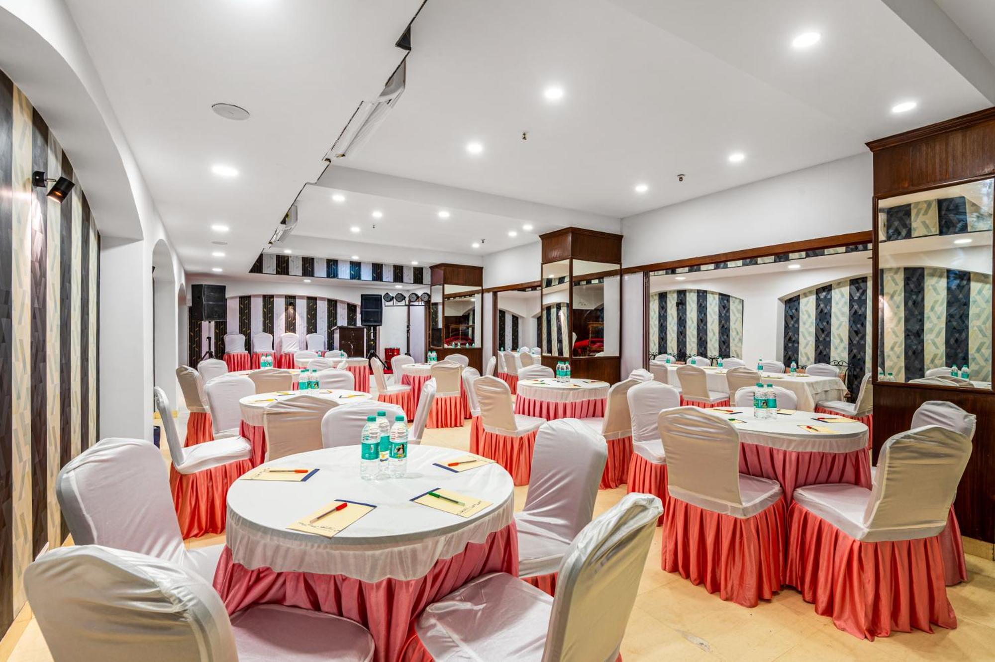 Hotel Nice Palace Delhi  Buitenkant foto
