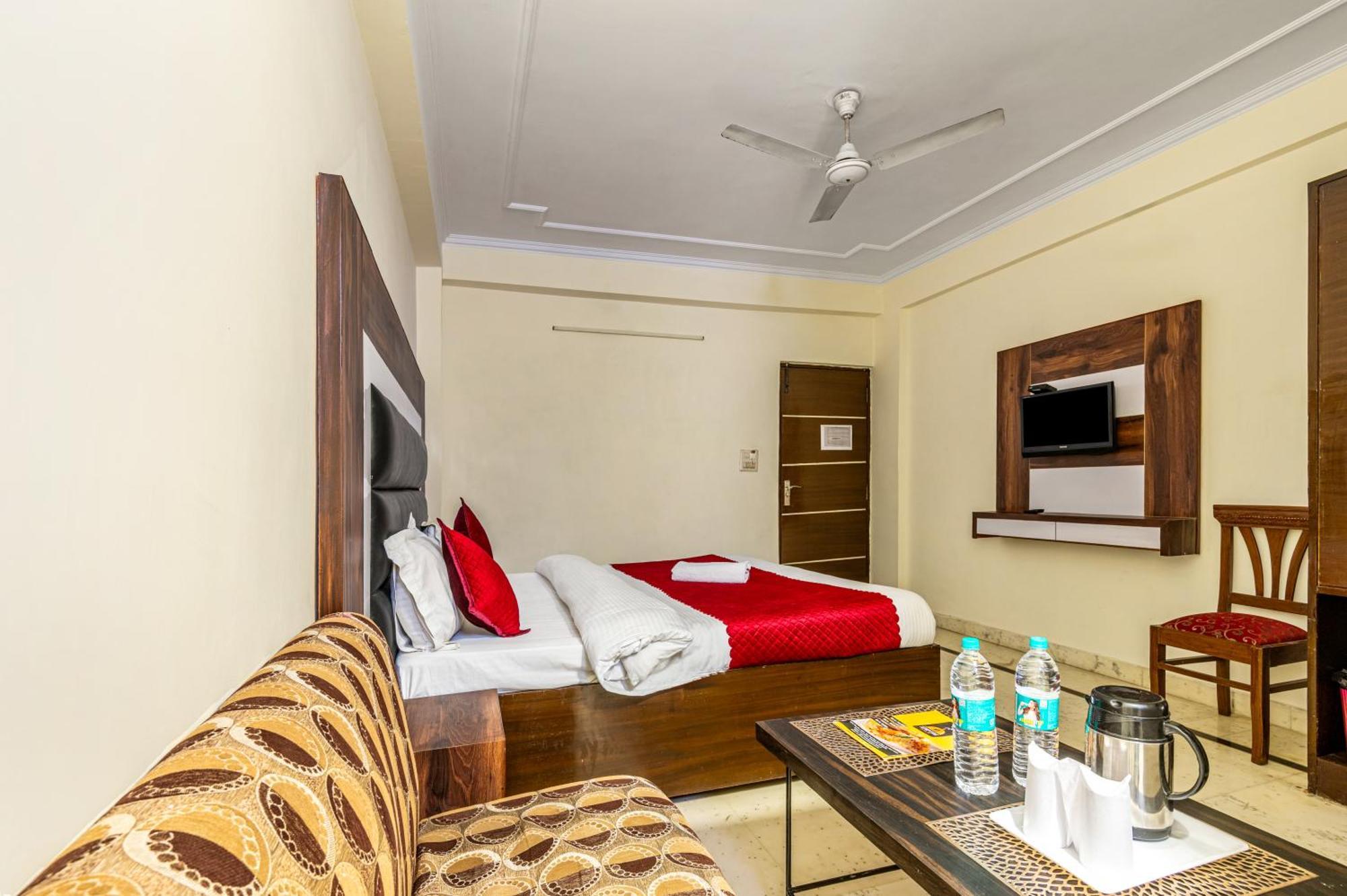 Hotel Nice Palace Delhi  Buitenkant foto