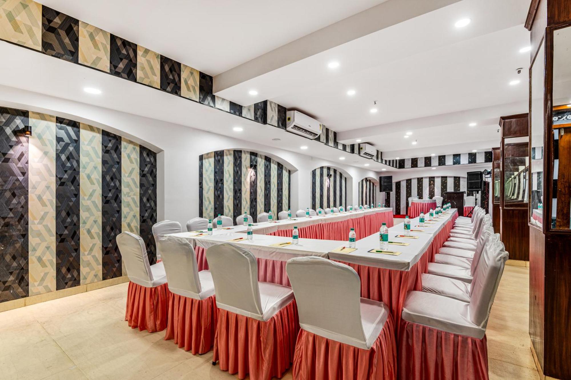 Hotel Nice Palace Delhi  Buitenkant foto