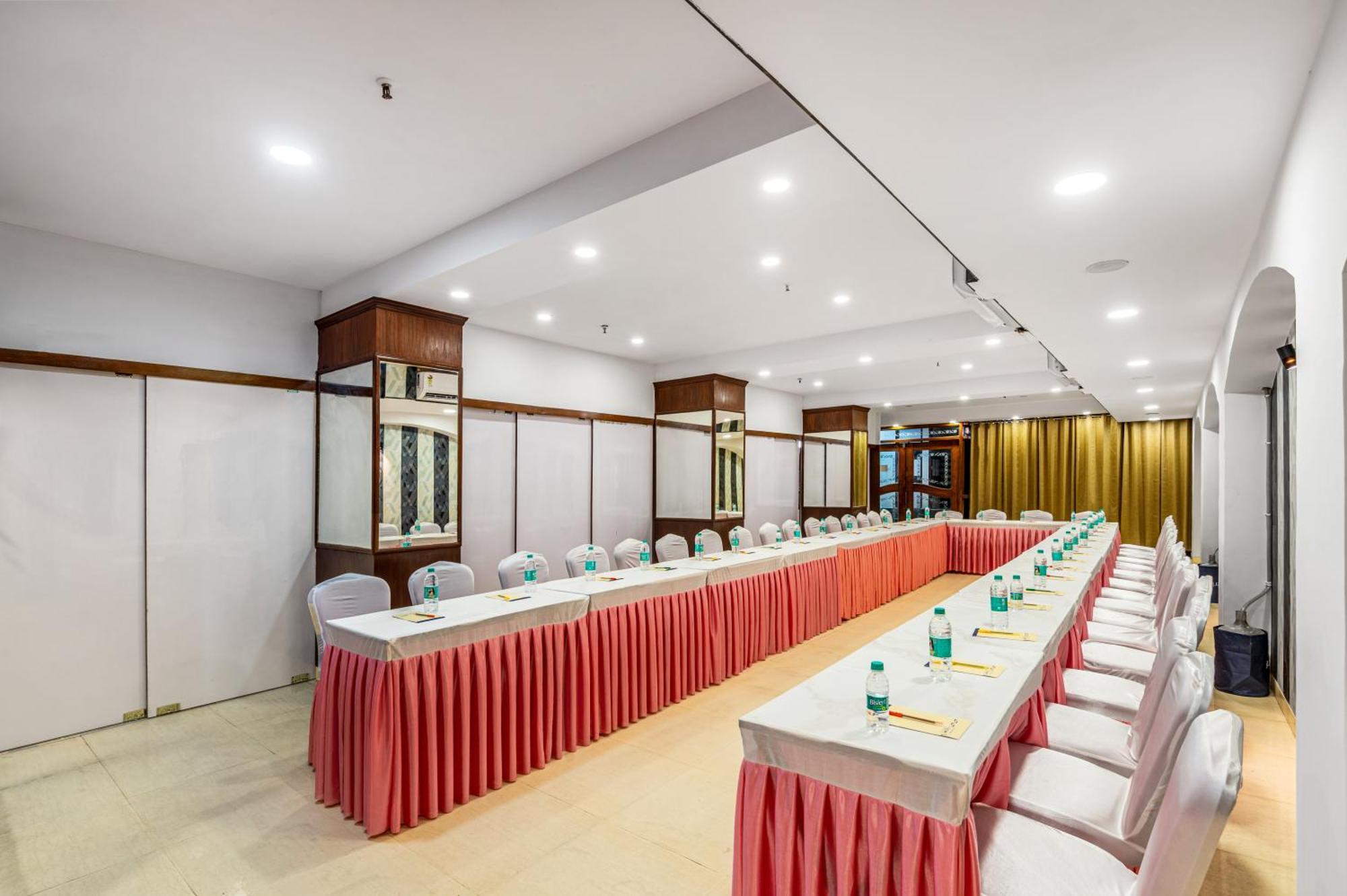 Hotel Nice Palace Delhi  Buitenkant foto