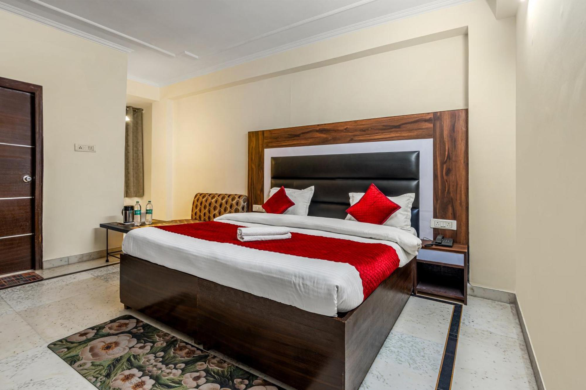 Hotel Nice Palace Delhi  Buitenkant foto