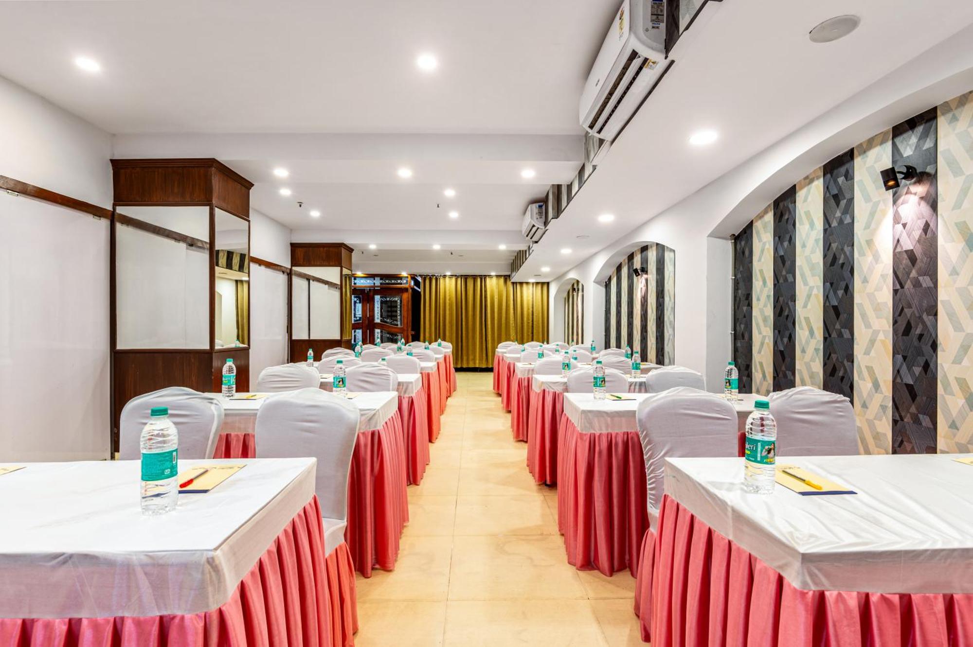 Hotel Nice Palace Delhi  Buitenkant foto